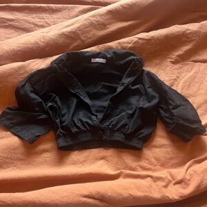 Black stateside cropped xs top with button